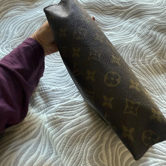 Louis Vuitton Monogram Toiletry Pouch 26 - Picture 9 of 9